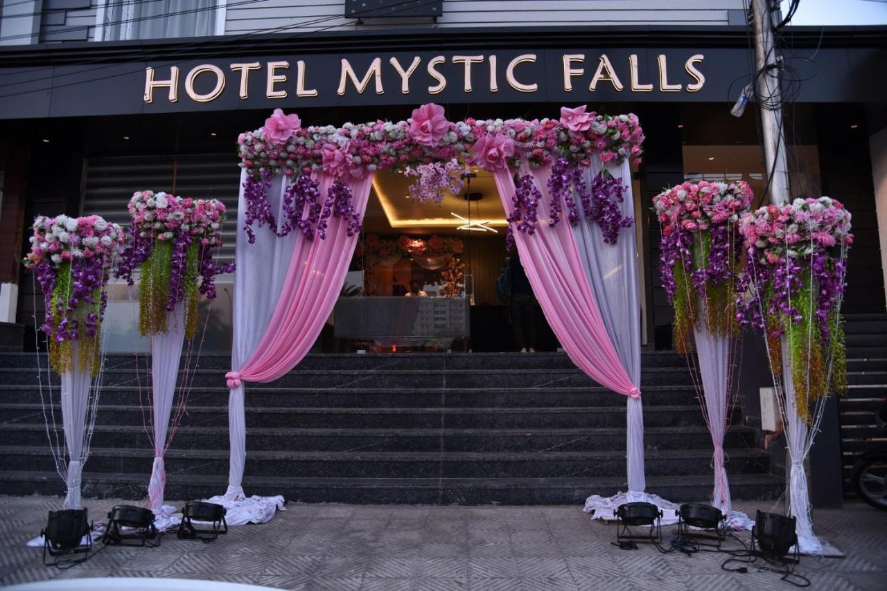 Hotel Mystic Falls Джапур Экстерьер фото